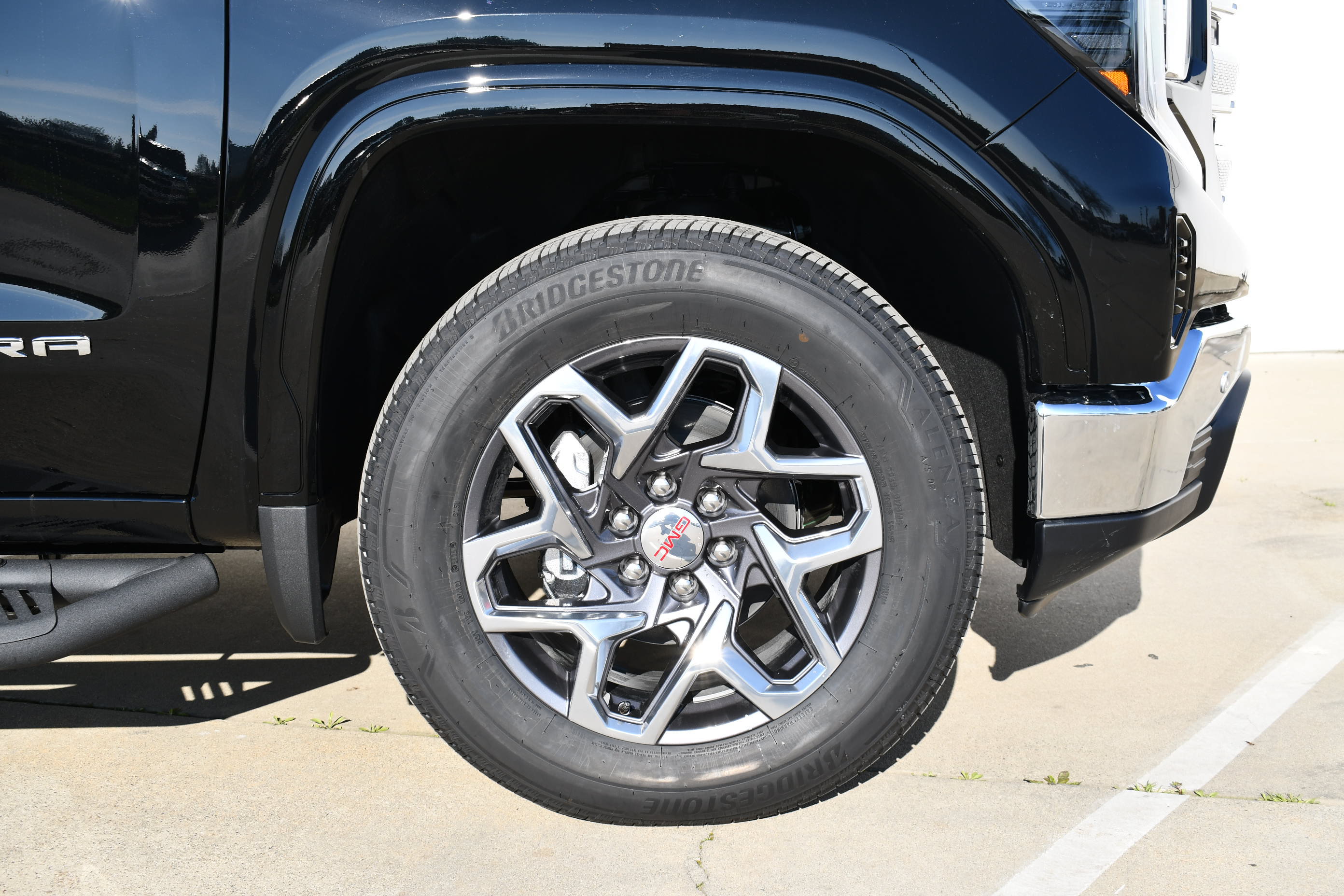 Used 2026 GMC Sierra 1500 SLE w/ Preferred Package AWD/4WD image 11