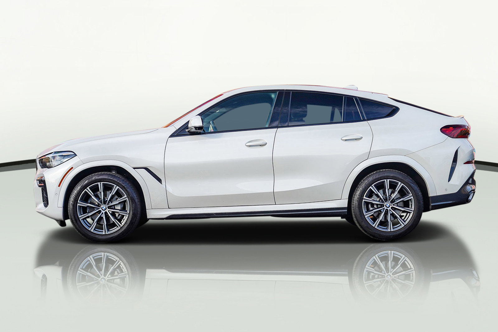 Used 2023 BMW X6 xDrive40i w/ M Sport Package image 6