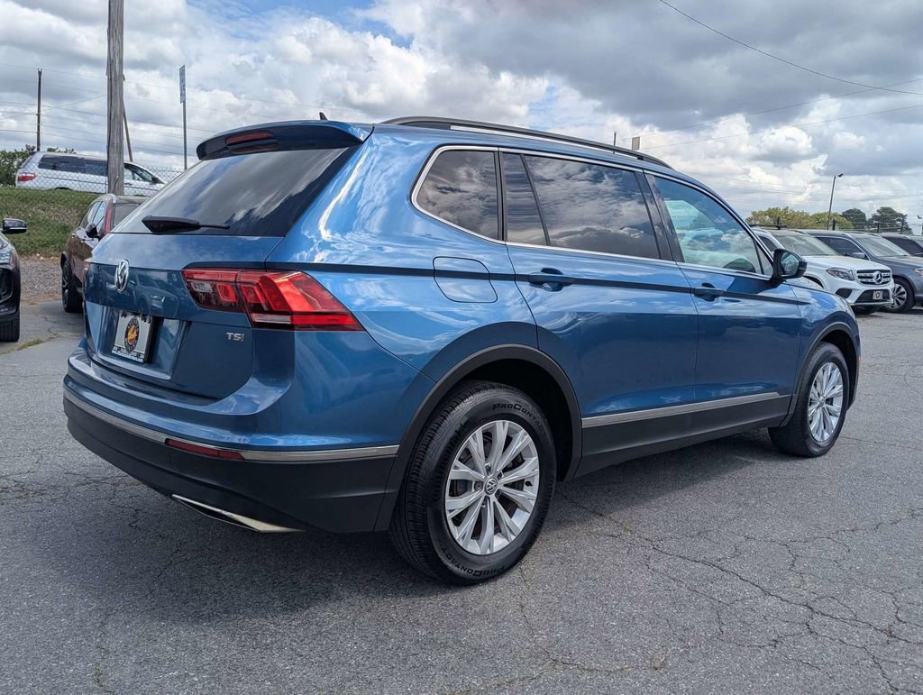 Used 2018 Volkswagen Tiguan SE w/ Panoramic Sunroof Package image 5