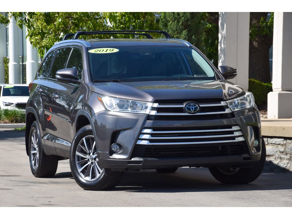 Used 2019 Toyota Highlander XLE AWD/4WD image 1