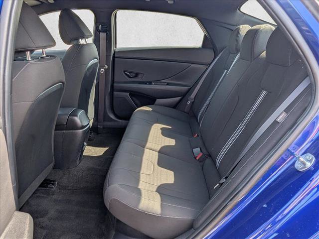 Used 2025 Hyundai Elantra SEL image 18