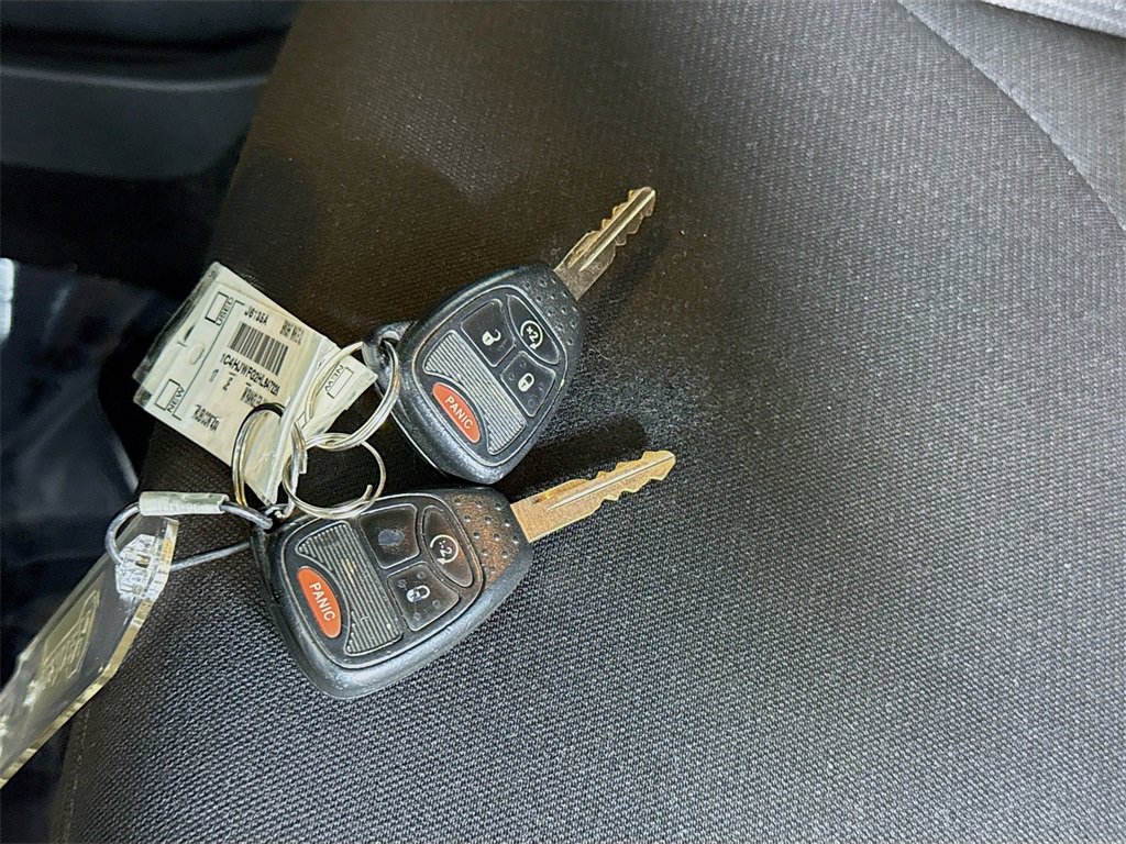 Used 2017 Jeep Wrangler Unlimited Rubicon w/ Connectivity Group image 30