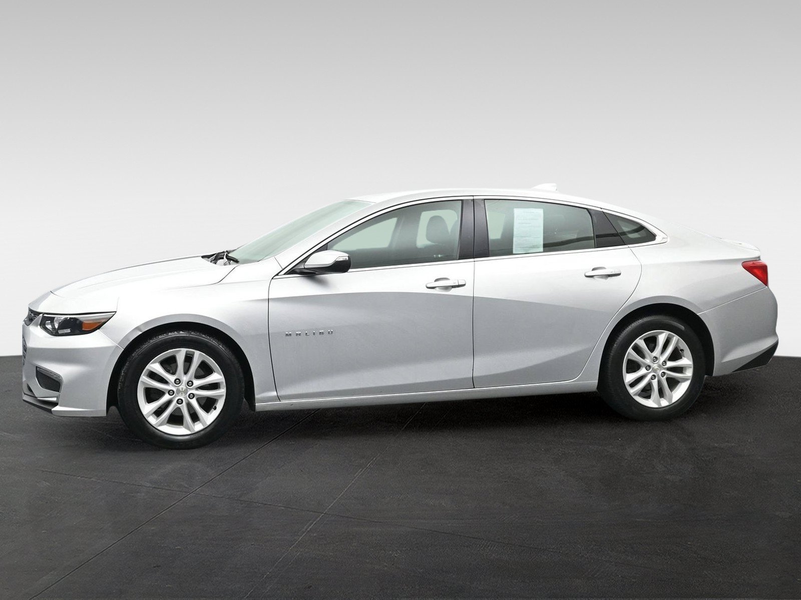 Used 2018 Chevrolet Malibu LT FWD image 5