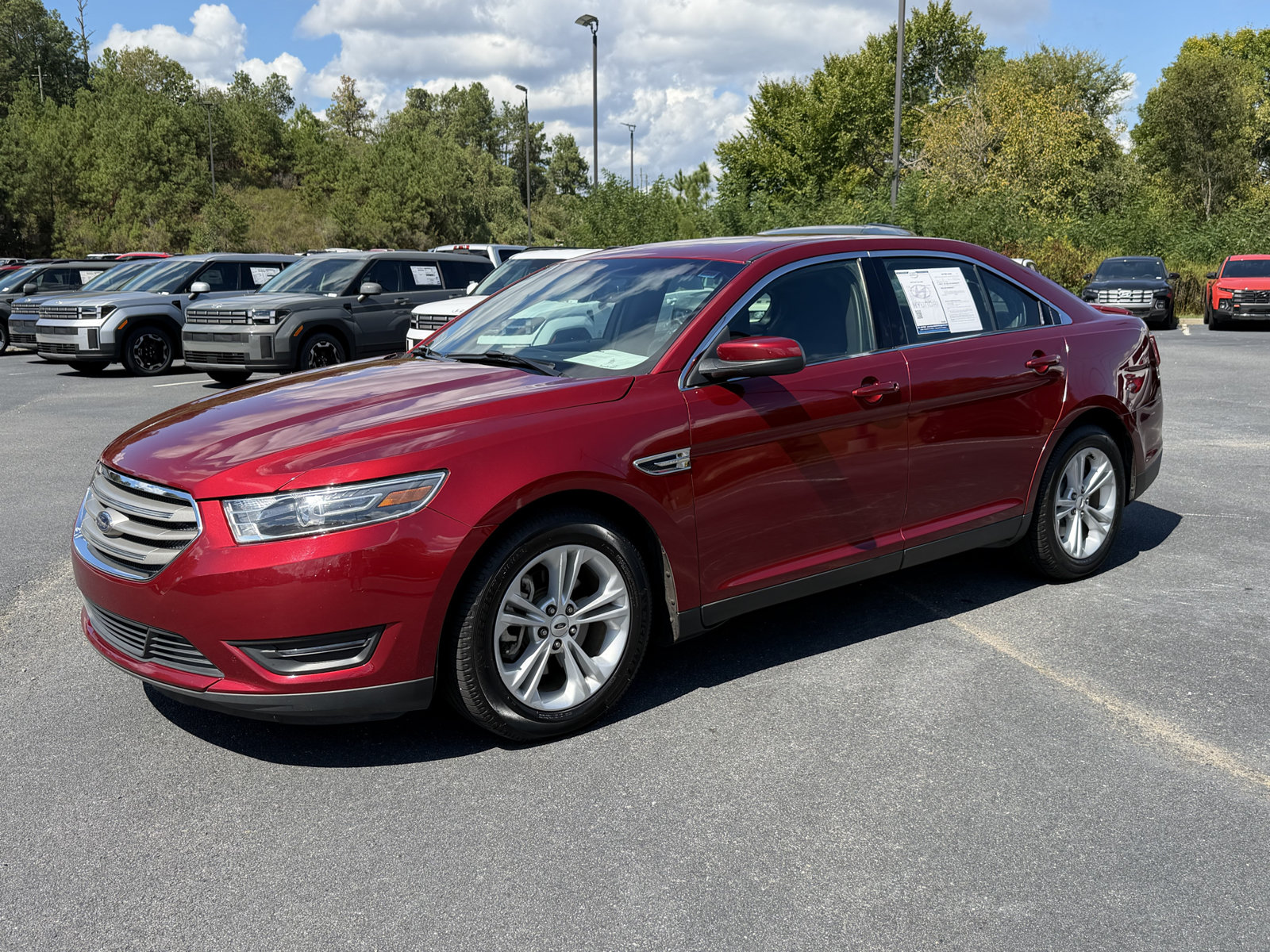 Used 2018 Ford Taurus SEL FWD image 2