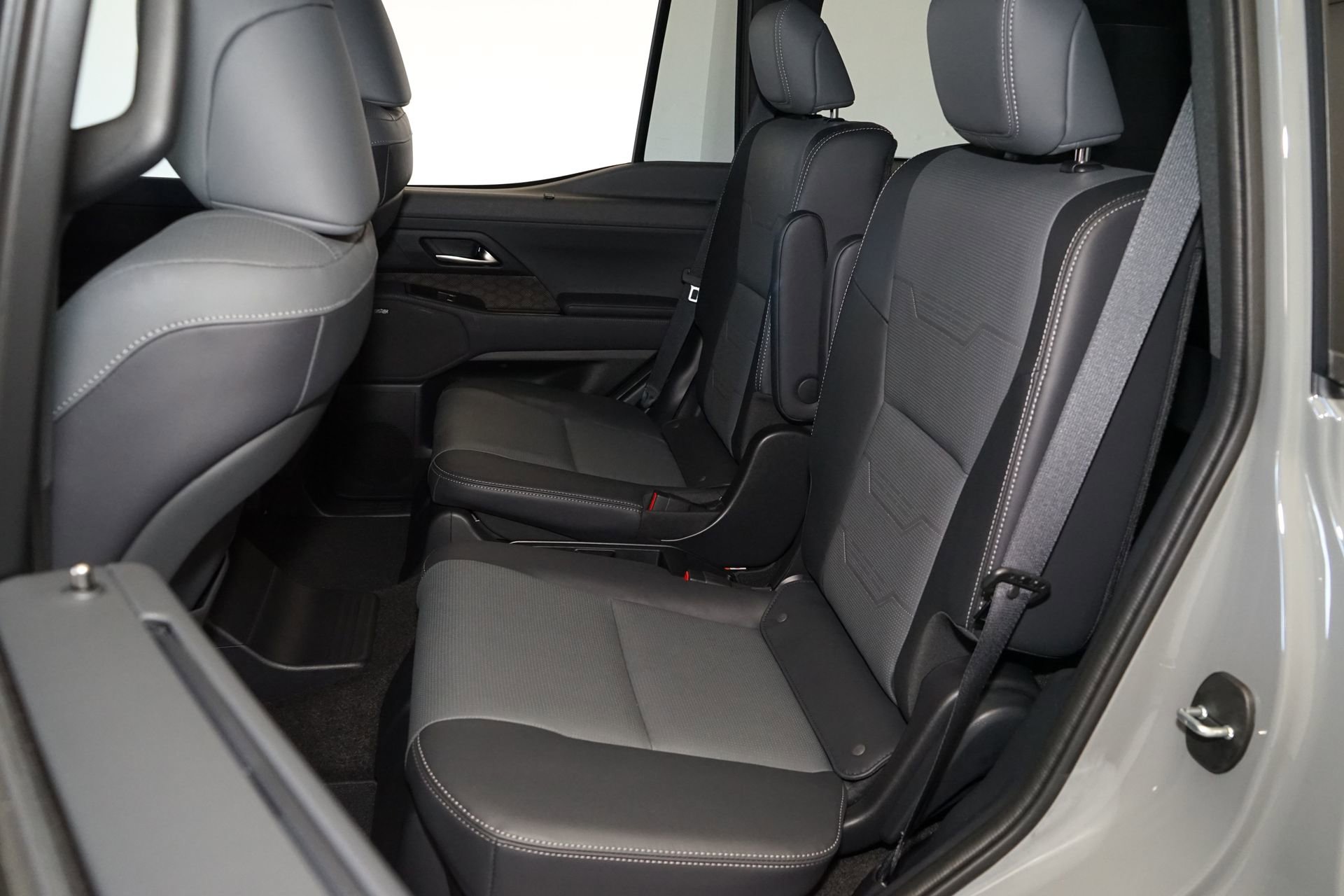 Used 2025 Lexus GX 550 w/ Cold Area Package image 24