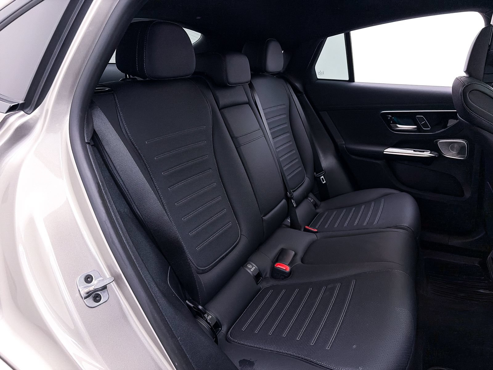 Used 2024 Mercedes-Benz GLC 300 4MATIC w/ AMG Line image 36