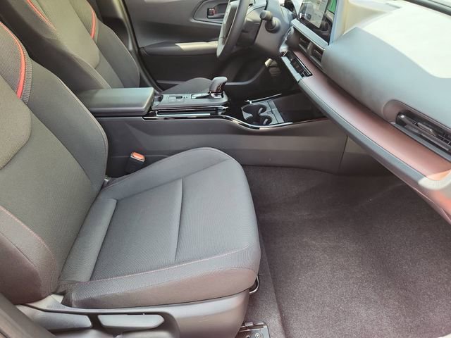 Used 2025 Toyota Prius Plug-In Hybrid FWD image 25