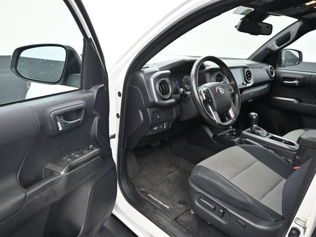 Used 2020 Toyota Tacoma TRD Sport w/ Technology Package RWD image 10