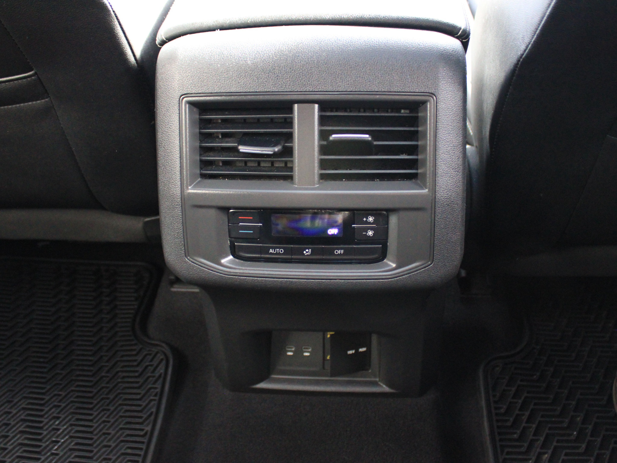 Used 2023 Volkswagen Atlas SEL AWD/4WD image 30