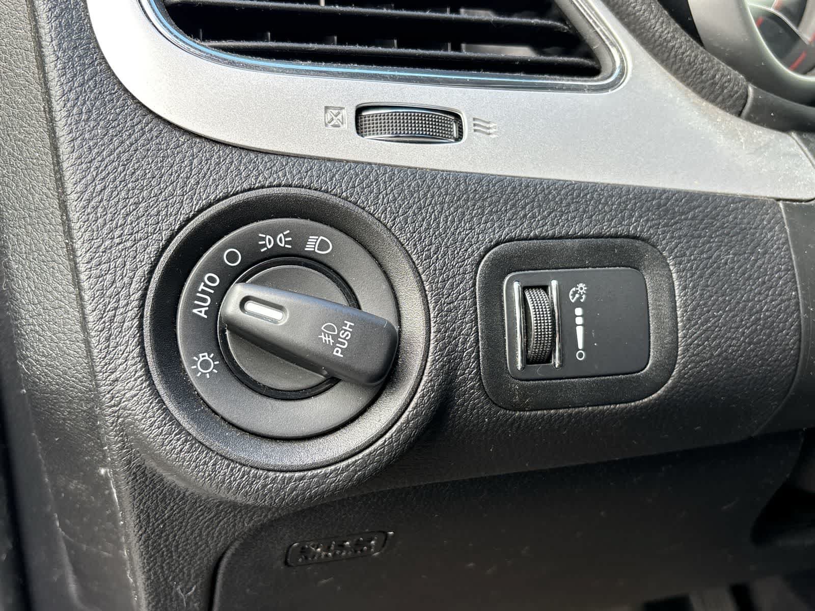 Used 2017 Dodge Journey SXT w/ Comfort/Convenience Group FWD image 8