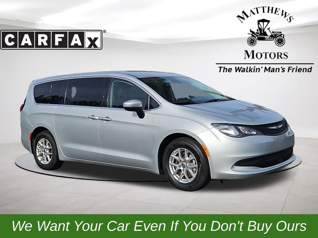 Used 2023 Chrysler Voyager LX image 1