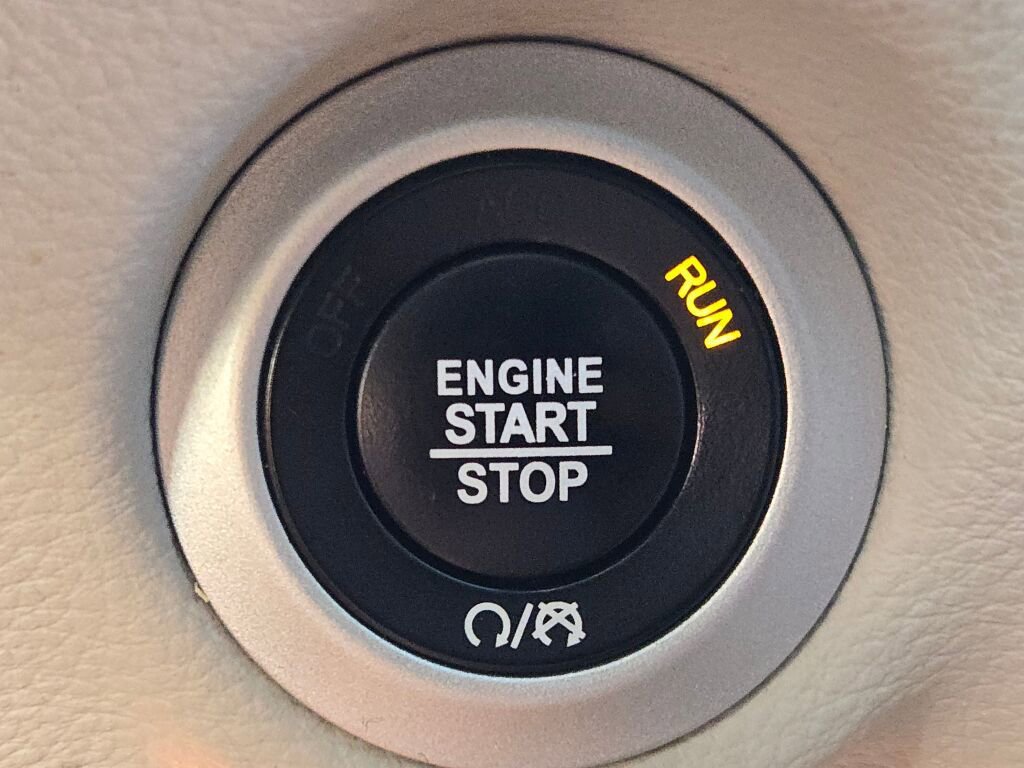 Used 2021 Chrysler Pacifica Limited w/ Uconnect Theater Family Group image 37