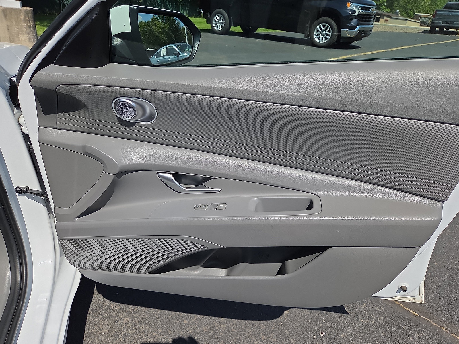 Used 2024 Hyundai Elantra SE FWD image 17