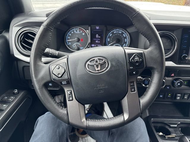 Used 2018 Toyota Tacoma TRD Sport w/ Technology Package image 17