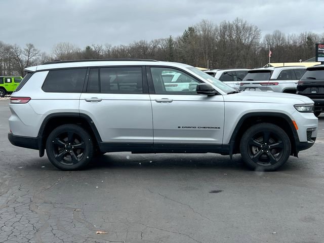 Used 2023 Jeep Grand Cherokee L Limited w/ Black Appearance Package image 16
