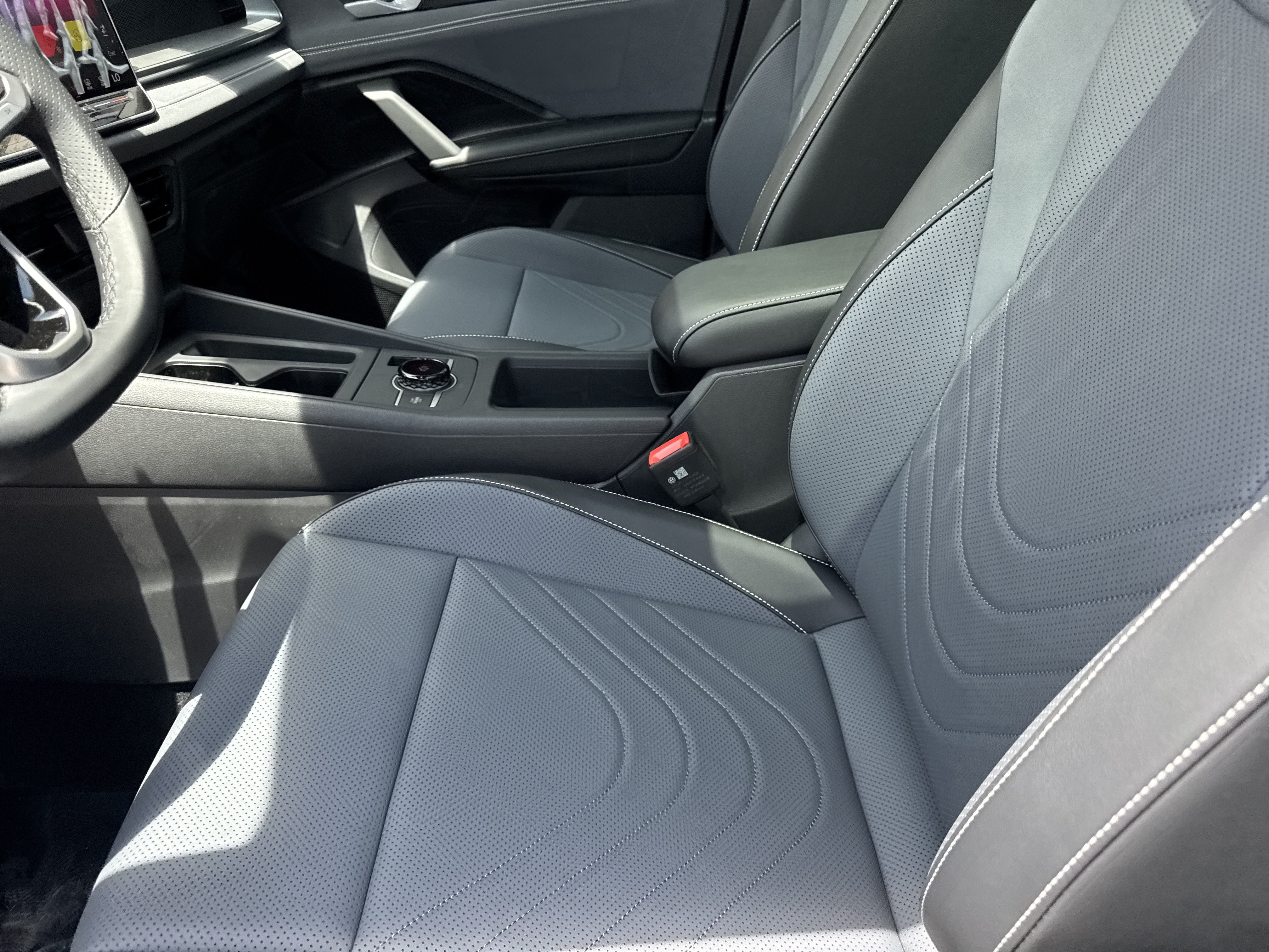New 2026 Volkswagen Tiguan SE R-Line FWD image 14