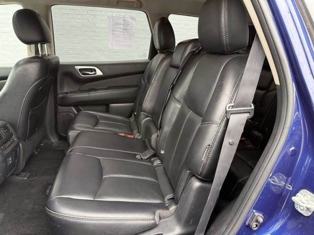 Used 2018 Nissan Pathfinder Platinum w/ Cargo Package image 12