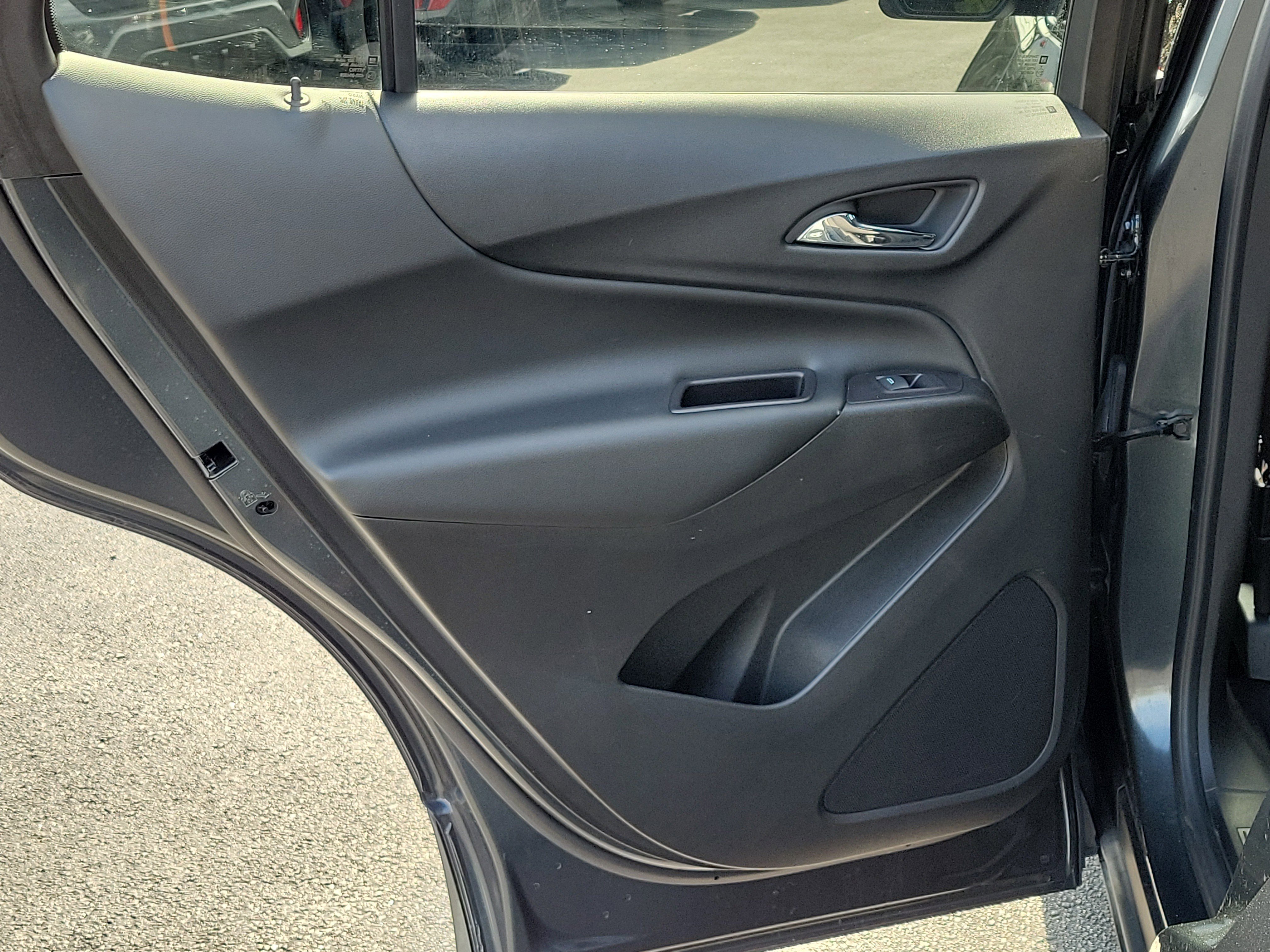 Used 2020 Chevrolet Equinox LT w/ Driver Convenience Package image 12