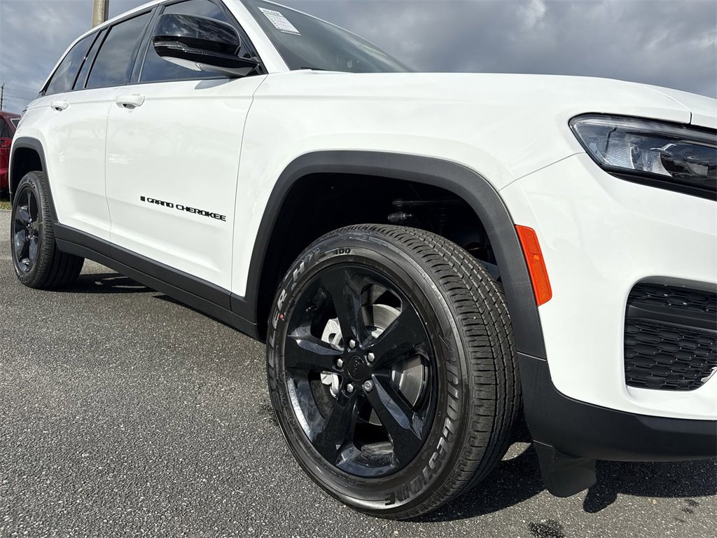 New 2025 Jeep Grand Cherokee Altitude image 10