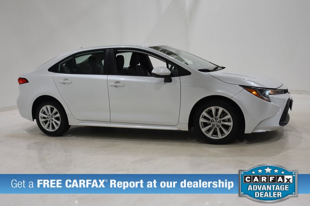 Used 2024 Toyota Corolla LE w/ LE Convenience Package image 4