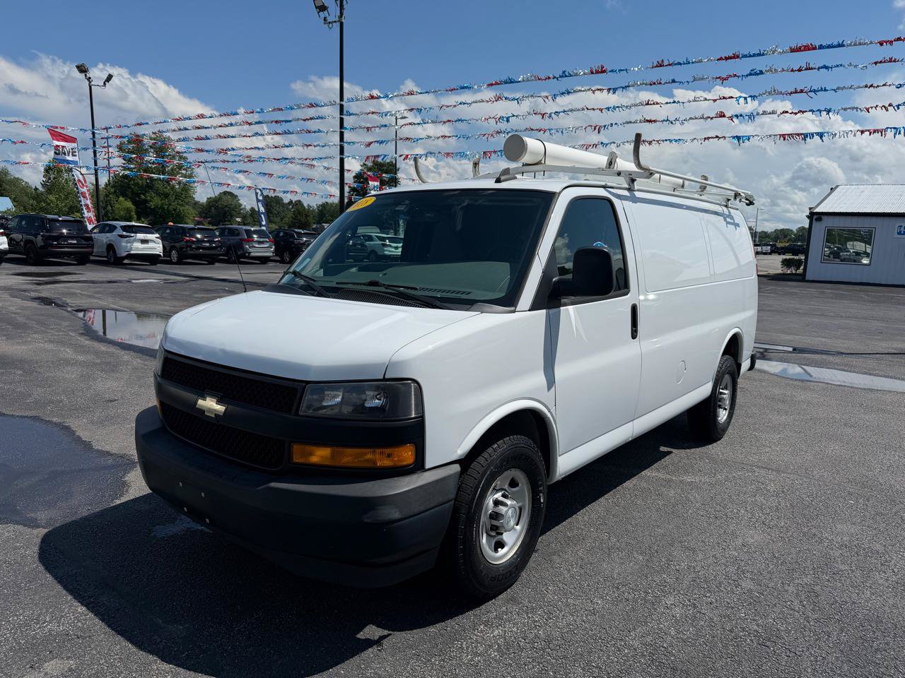 Used 2018 Chevrolet Express 2500 w/ Driver Convenience Package RWD image 10