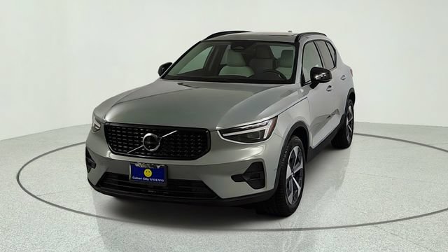 New 2026 Volvo XC40 B5 Plus w/ Protection Package Premier AWD/4WD image 2