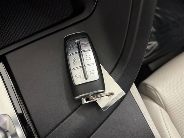 Used 2023 Genesis G70 2.0T image 32