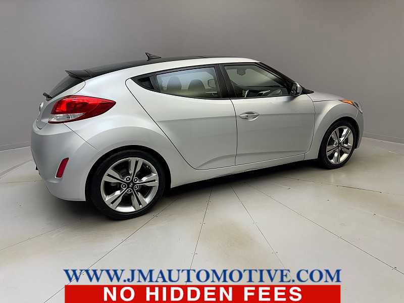 Used 2017 Hyundai Veloster Value Edition image 5