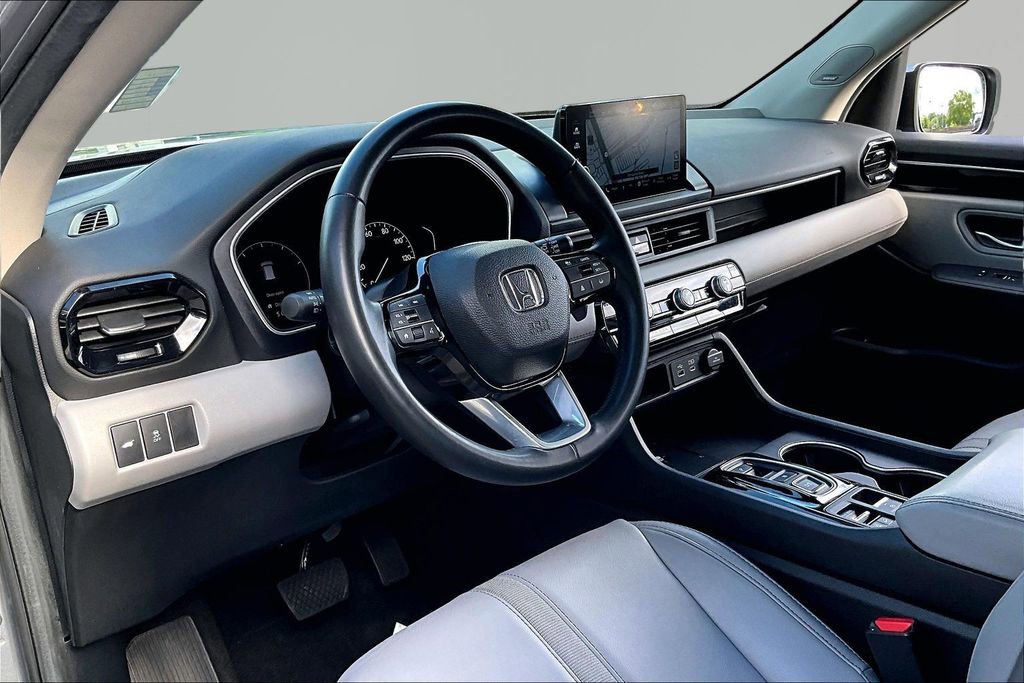 Certified 2025 Honda Pilot Touring image 12