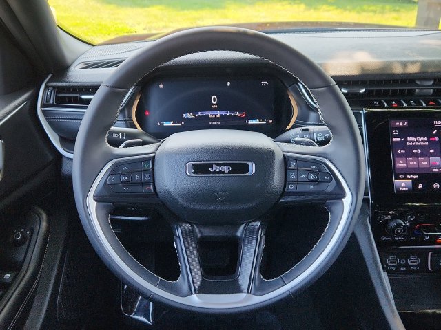 Used 2025 Jeep Grand Cherokee L Laredo w/ Luxury Tech Group I AWD/4WD image 36