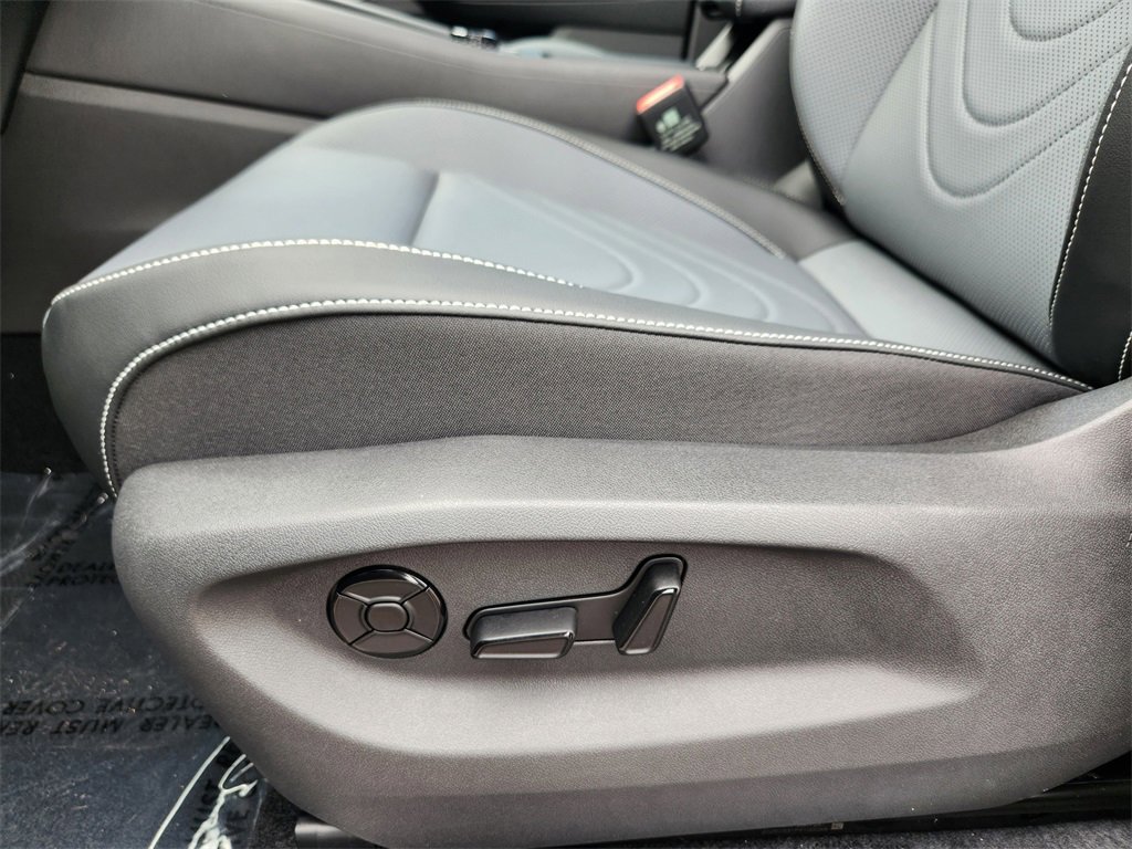 New 2025 Volkswagen Tiguan SE image 12