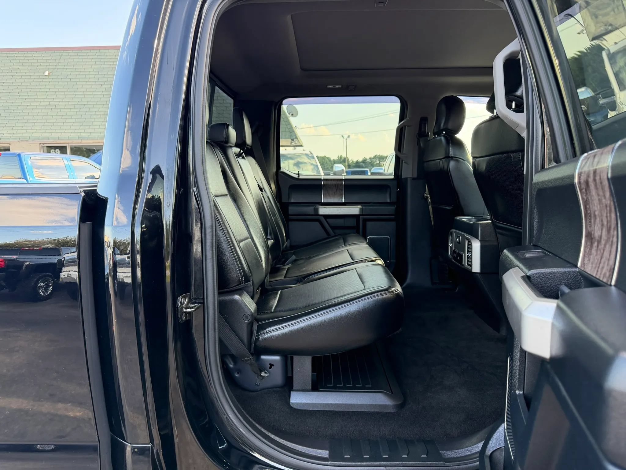 Used 2017 Ford F450 Lariat w/ Lariat Ultimate Package AWD/4WD image 23