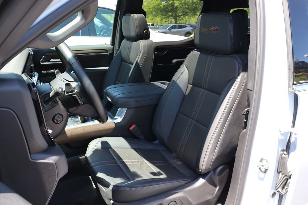 Used 2026 Chevrolet Silverado 1500 High Country w/ High Country Premium Package AWD/4WD image 16