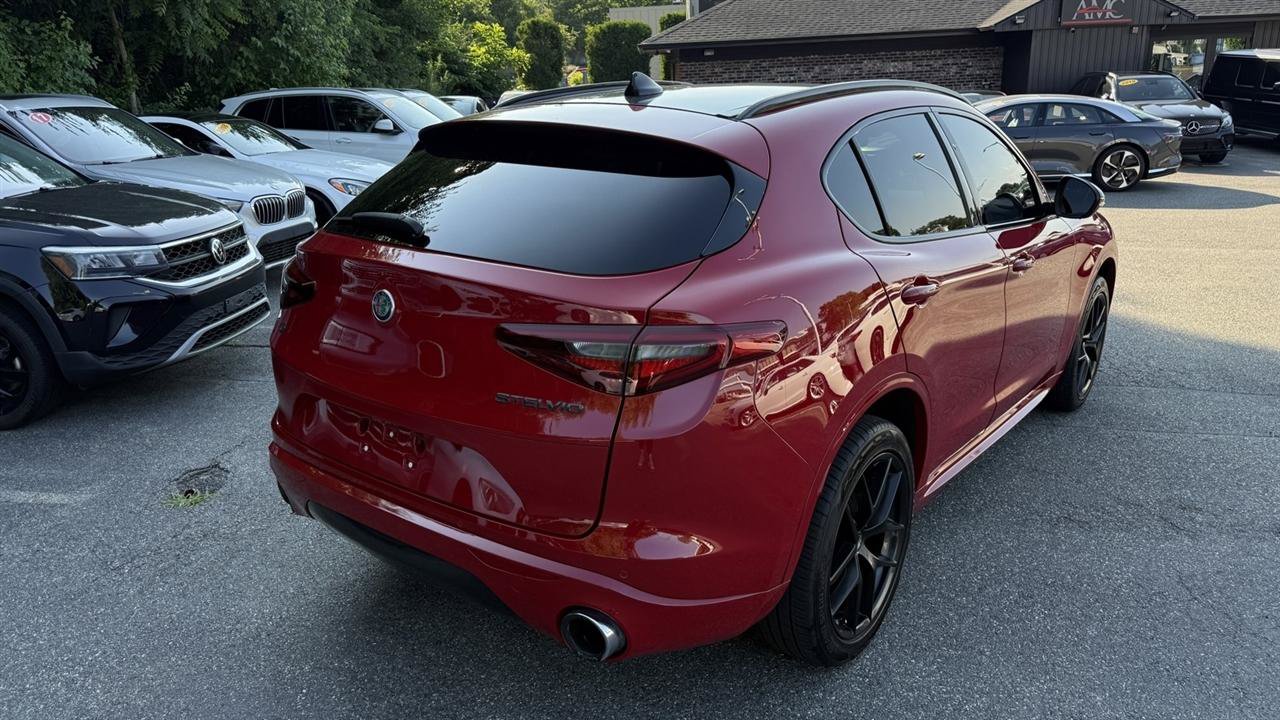 Used 2021 Alfa Romeo Stelvio Ti w/ Nero Edizione AWD/4WD image 18