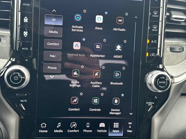 New 2026 RAM 1500 4x4 Crew Cab image 32