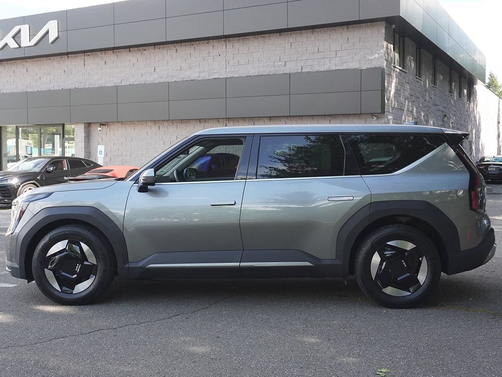 Used 2024 Kia EV9 Light Long Range RWD image 18