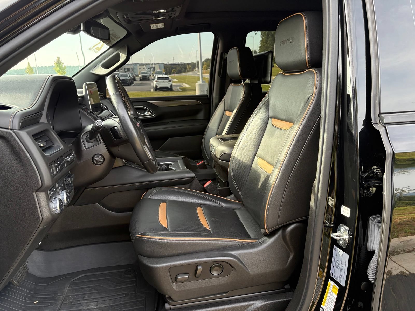 Used 2021 GMC Yukon XL AT4 w/ AT4 Premium Plus Package AWD/4WD image 28