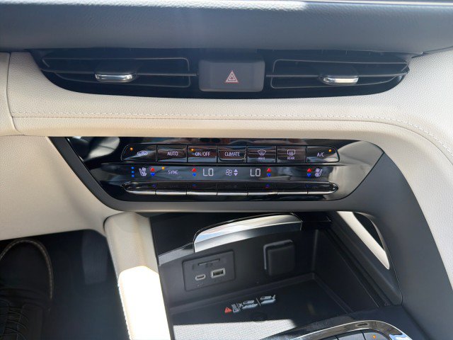 Used 2023 Buick Envision Avenir AWD/4WD image 10
