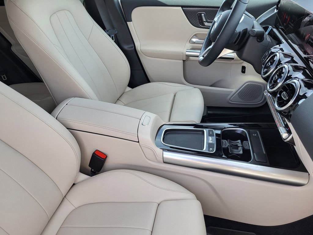 Used 2025 Mercedes-Benz GLA 250 4MATIC image 15