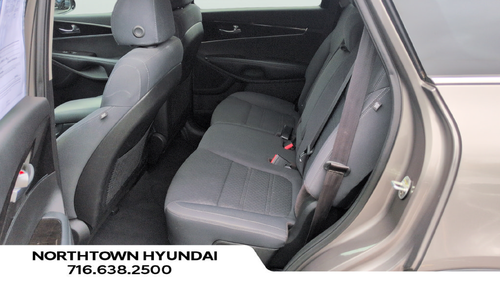 Used 2018 Kia Sorento FWD V6 image 16