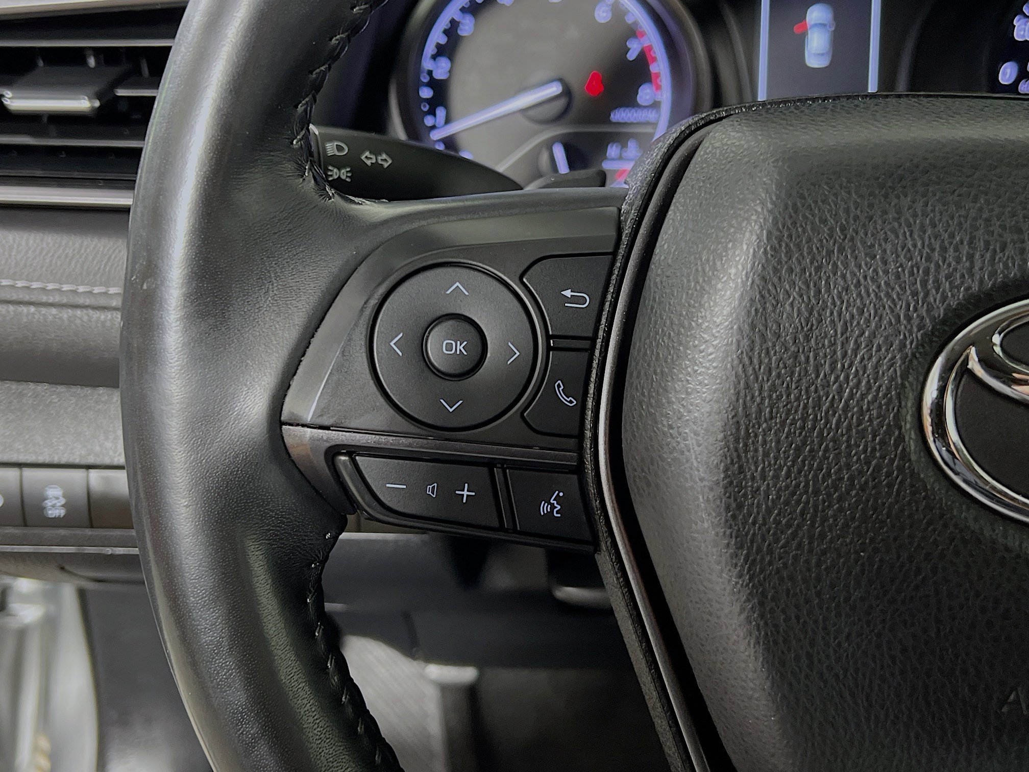 Used 2023 Toyota Camry SE image 19