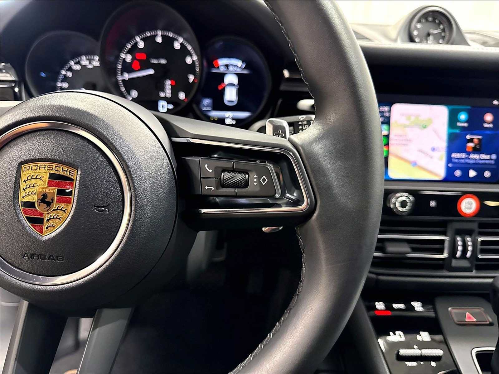 Used 2026 Porsche Macan AWD/4WD image 22