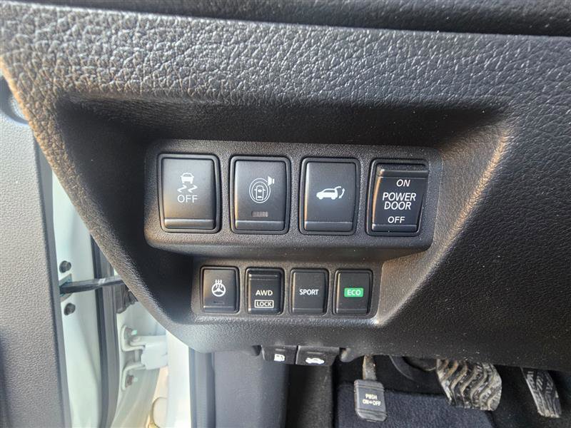 Used 2017 Nissan Rogue SV w/ SV Premium Package image 22