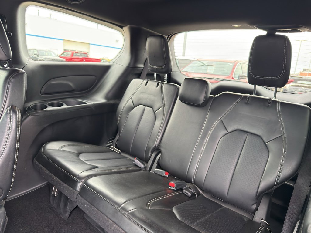 Used 2025 Chrysler Pacifica Select image 33