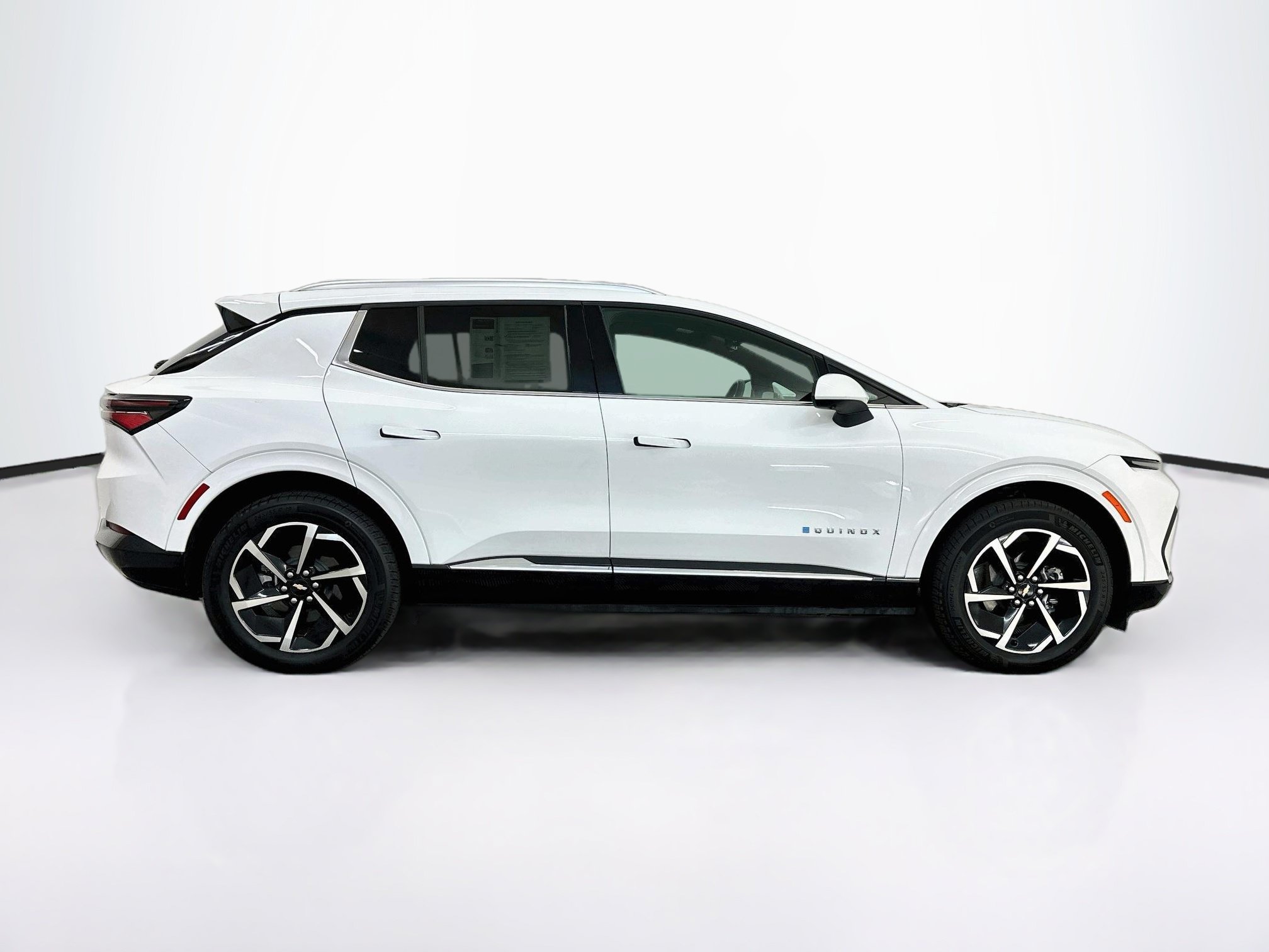 Used 2025 Chevrolet Equinox EV LT w/ Convenience Package AWD/4WD image 10