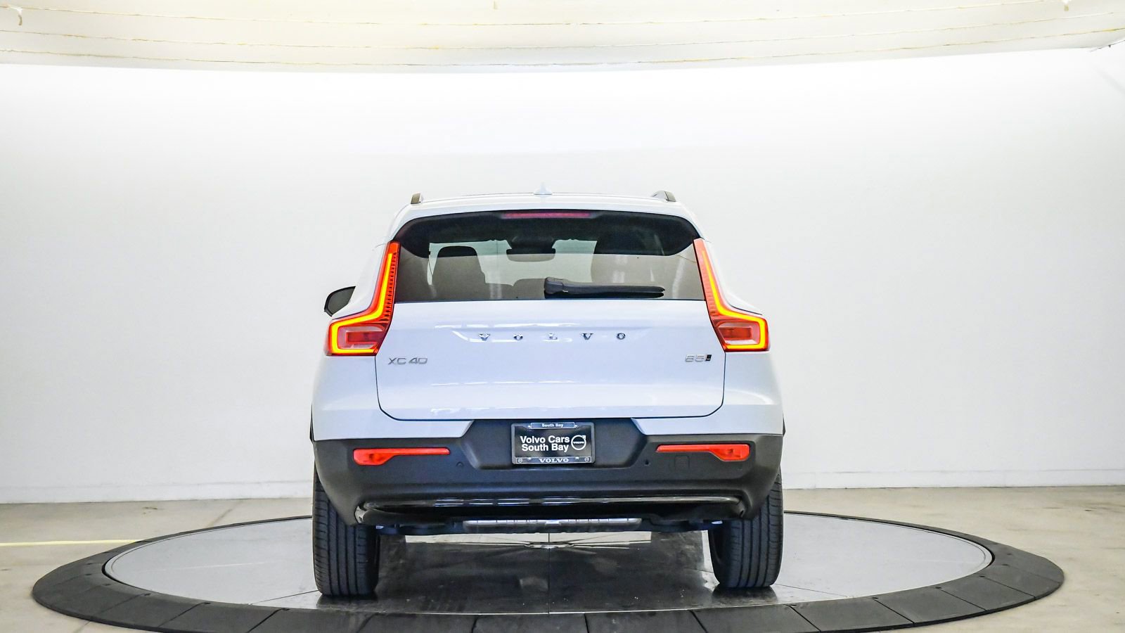 Certified 2026 Volvo XC40 B5 Plus w/ Protection Package Premier AWD/4WD image 3