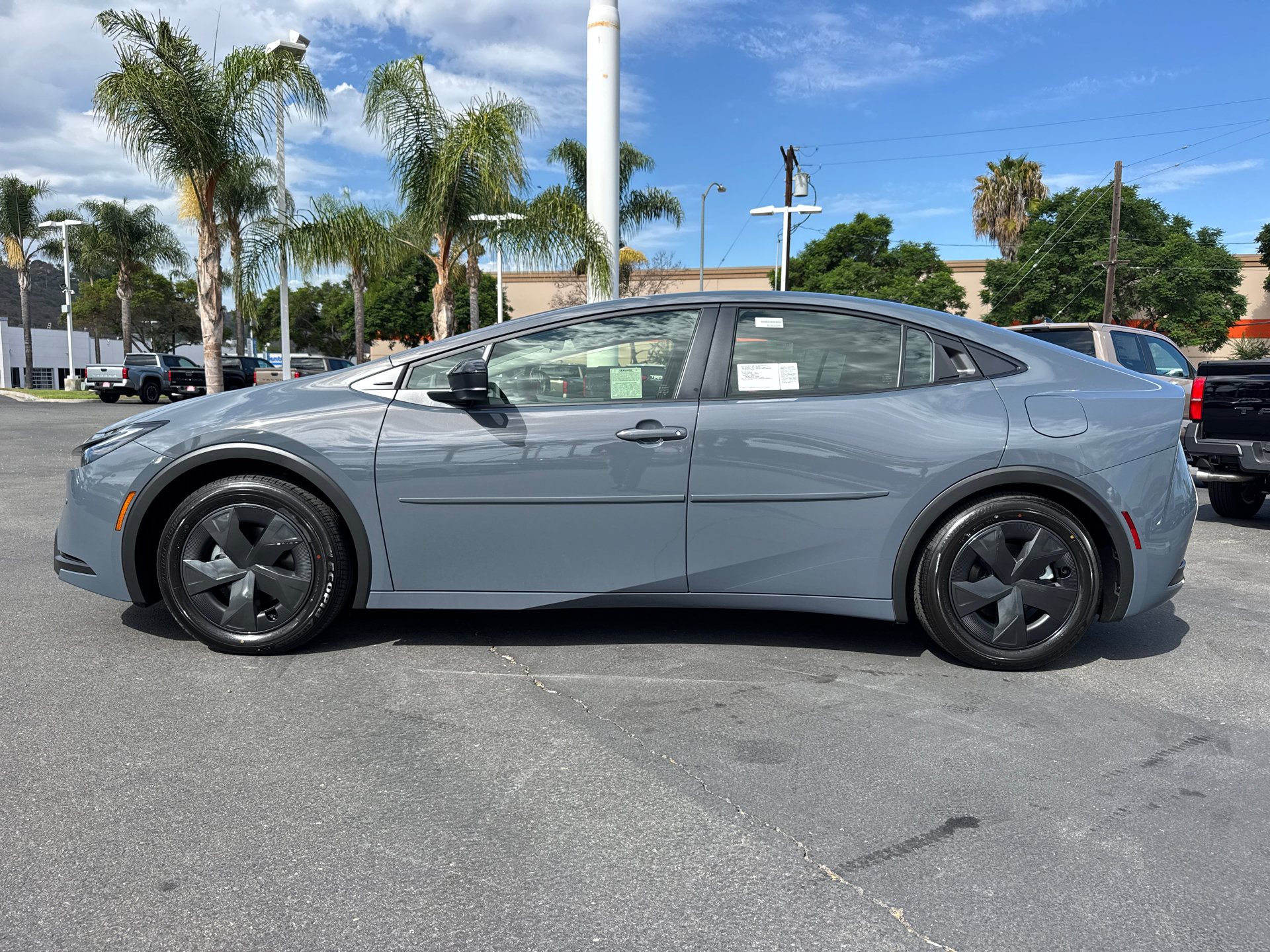 New 2027 Toyota Prius LE FWD image 7