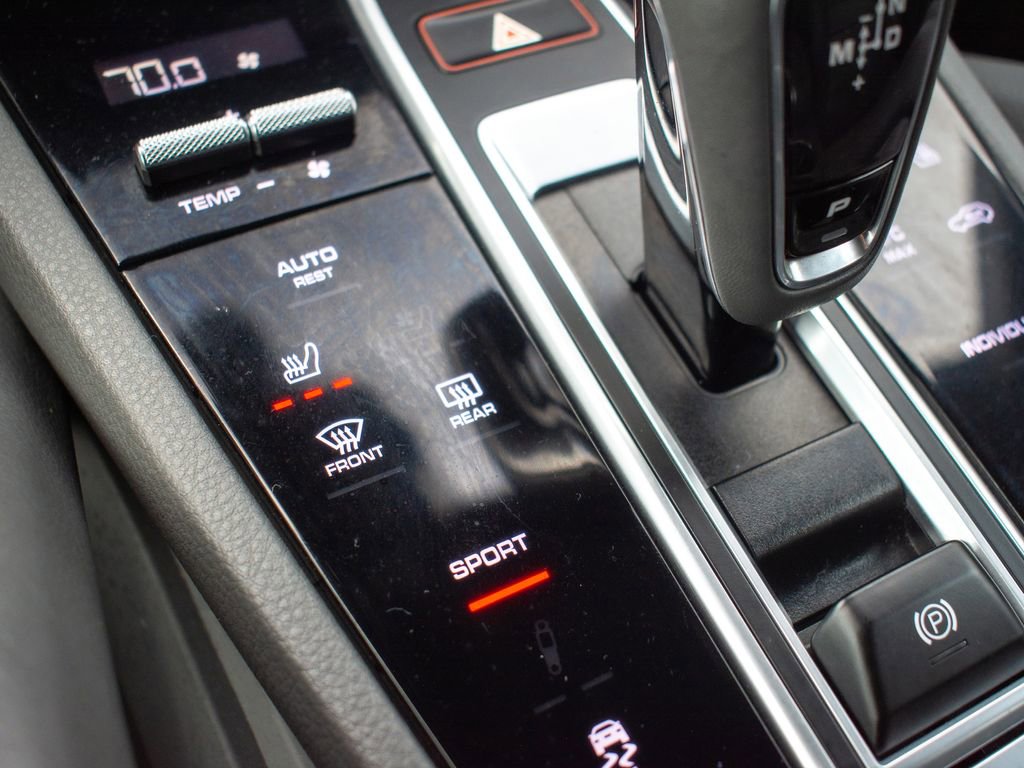 Used 2022 Porsche Cayenne AWD/4WD image 31