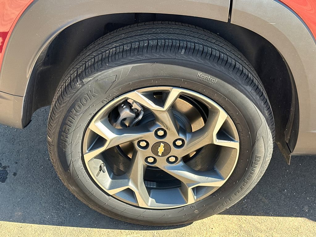 Used 2025 Chevrolet Trax LT w/ LT Convenience Package image 17