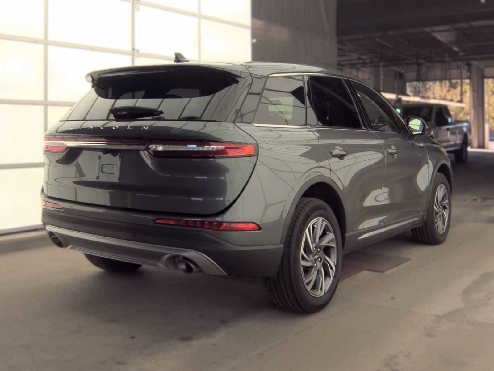 Used 2024 Lincoln Corsair AWD image 3